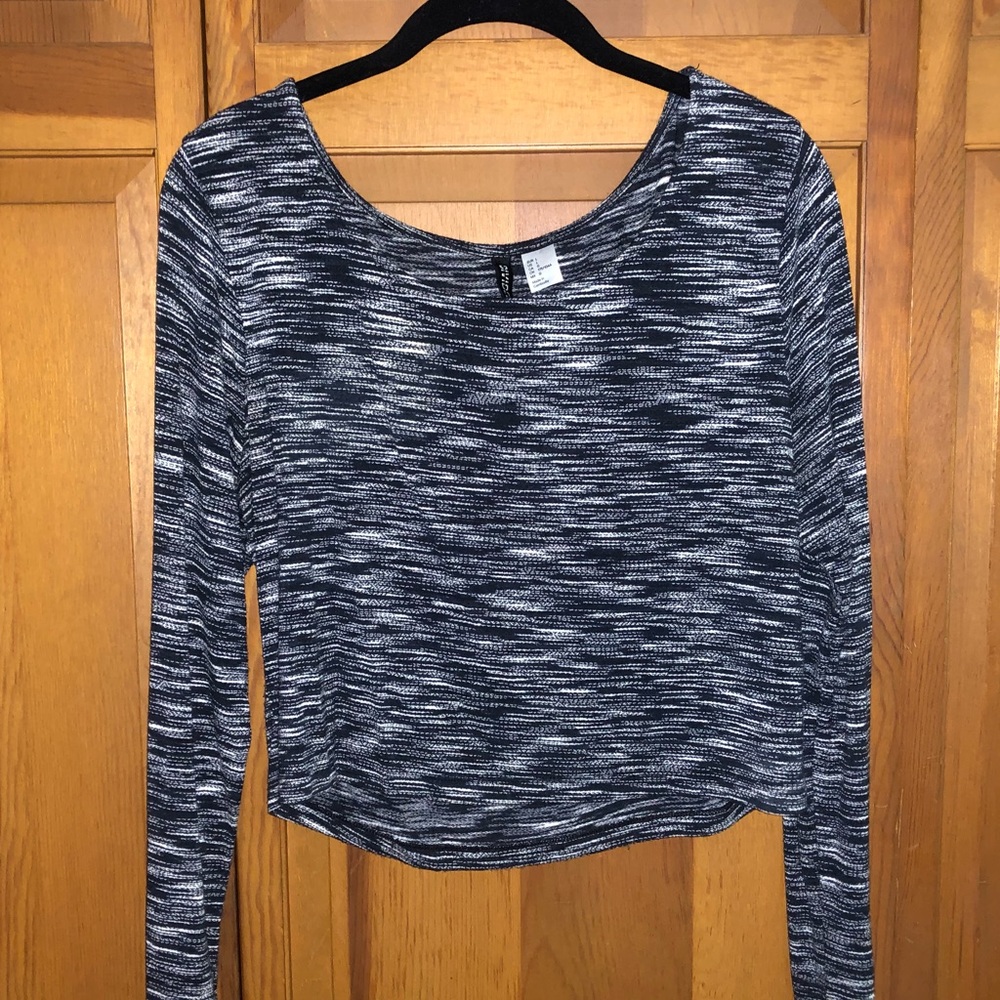 Long sleeve loose crop top